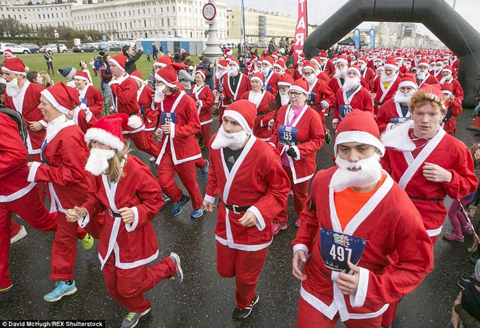 مسابقه دو بابا نوئل ها در اسپانیا