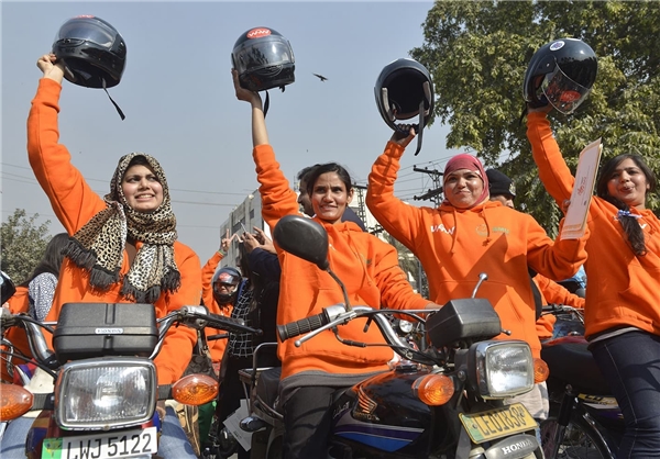 زنان موتور سوار در پاکستان