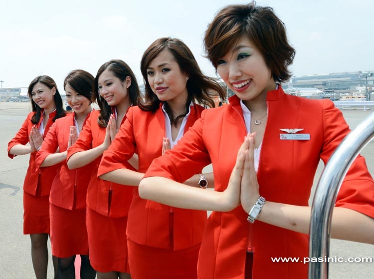 پوشش زنان مهماندار هواپیما