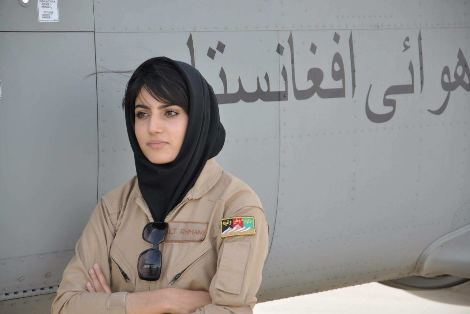 نیلوفر رحمانی زیباترین خلبان زن دنیا در نیروی هوایی افغانستان