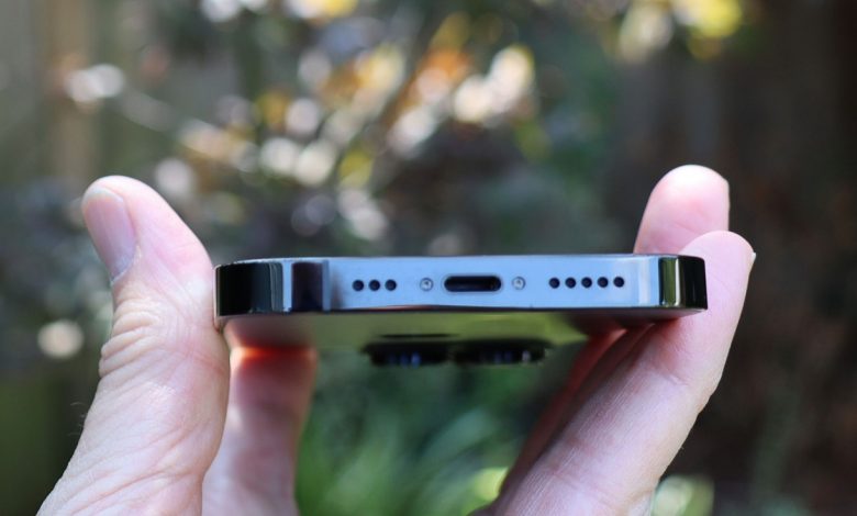 ترفند اپل برای افزایش فروش: سرعت انتقال داده پورت USB-C آیفون 15 پرو از نسخههای عادی بیشتر است!