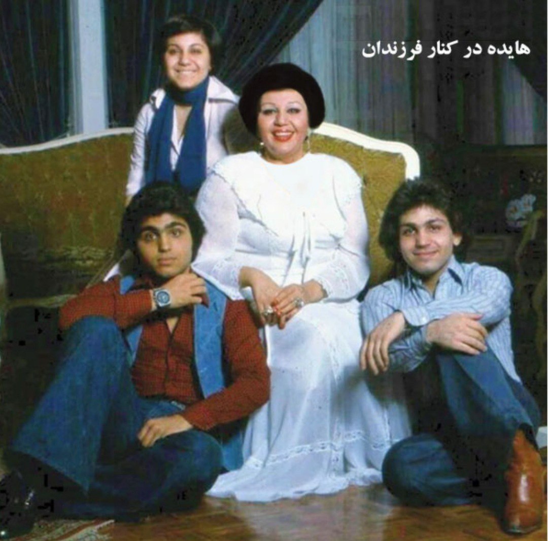 عکس لو رفته از هایده و فرزندانش