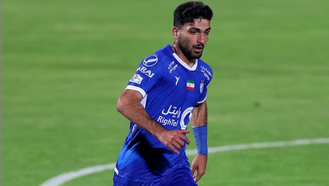 درگیری هافبک استقلال با بازیکن ذوب آهن؛ از بچه خوشگل تا چهره ای شبیه به رنگو! درگیری هافبک استقلال با بازیکن ذوب آهن؛ از بچه خوشگل تا چهره ای شبیه به رنگو!