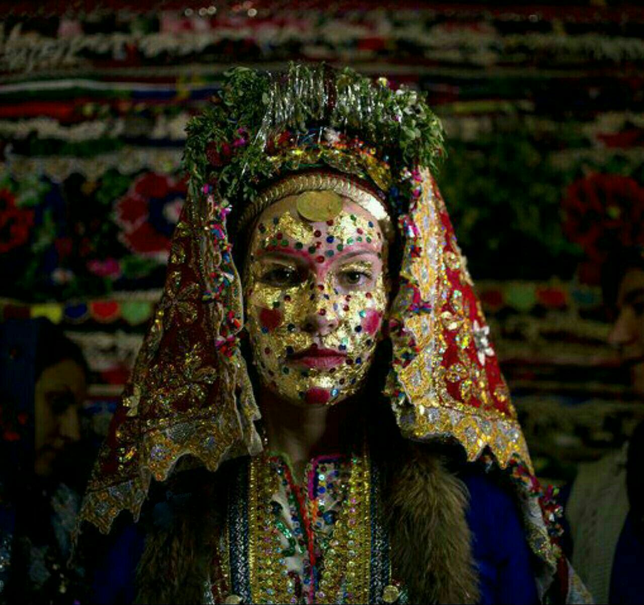 ‏در بلغارستان، عروس را زشت میکنن تا بعد عروسی، داماد آرایش را که پاک کرد، چهره واقعی عروس را ببیند و خداراشکر کند