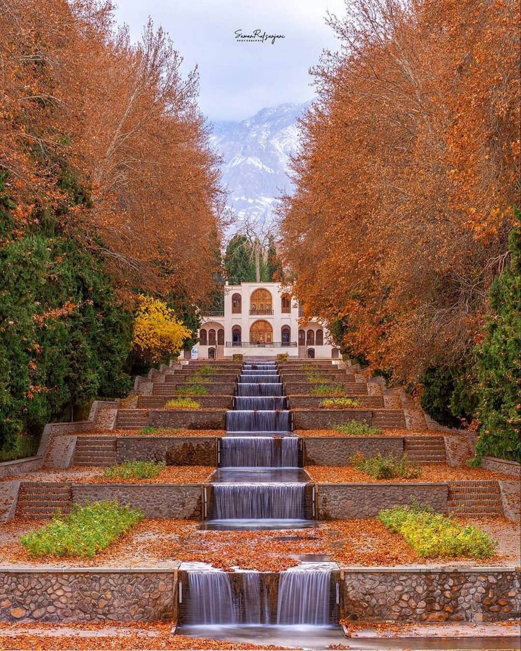 ‏غوغای پاییز در باغ شازده ماهان