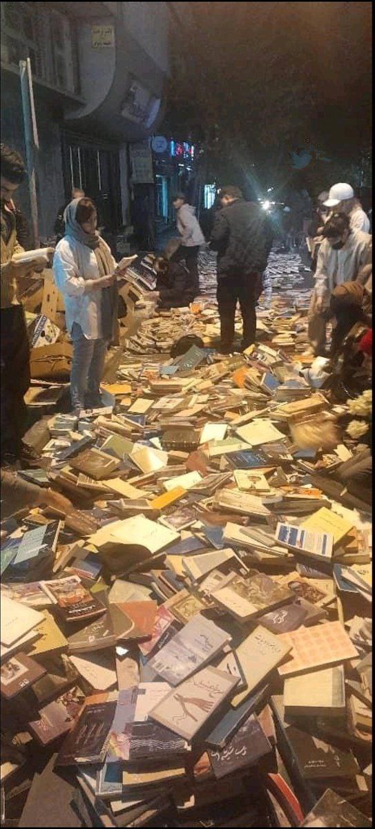 روز بی‌خریداری: ماجرای کتابهای لا شگفت