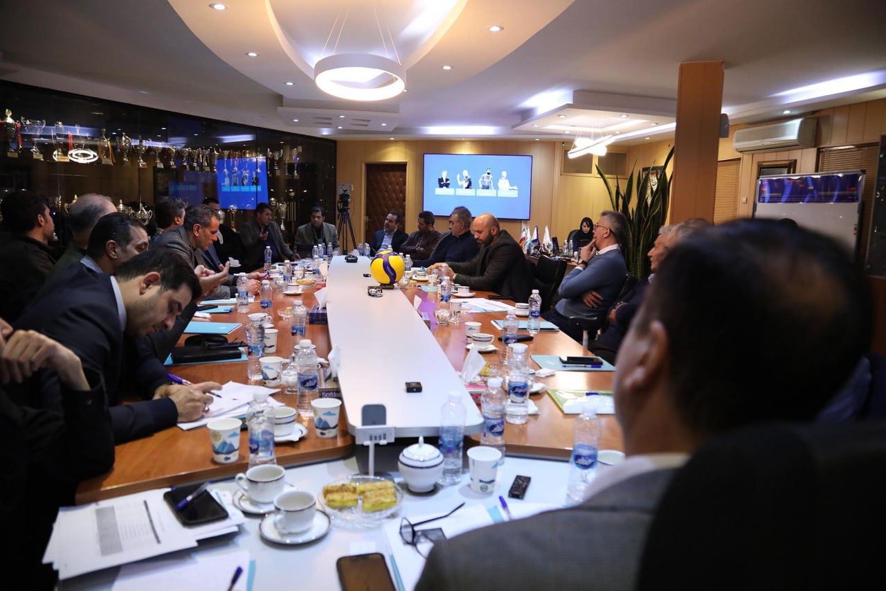 بررسی چهار گزینه در جلسه سه ساعته؛ سعید معروف خوب است، اما خارجی بهتر است!