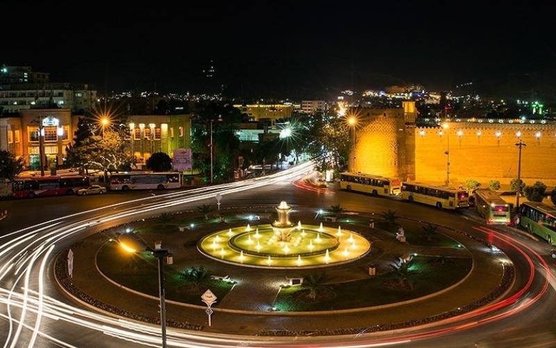 جاهای دیدنی و تفریحات رایگان شیراز؛ راهنمای سفر کم هزینه میدان شهرداری از جاهای دیدنی رایگان شیراز