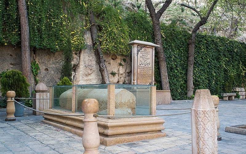 جاهای دیدنی و تفریحات رایگان شیراز؛ راهنمای سفر کم هزینه آرامگاه خواجو از تفریحات رایگان شیراز