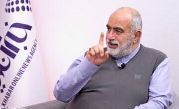 ببینید | روایت حسامالدین آشنا درباره یکی از راههای کنترل اینترنت؛ شناسایی دقیق کاربران چگونه انجام میشود؟ ببینید | روایت حسامالدین آشنا درباره یکی از راههای کنترل اینترنت؛ شناسایی دقیق کاربران چگونه انجام میشود؟