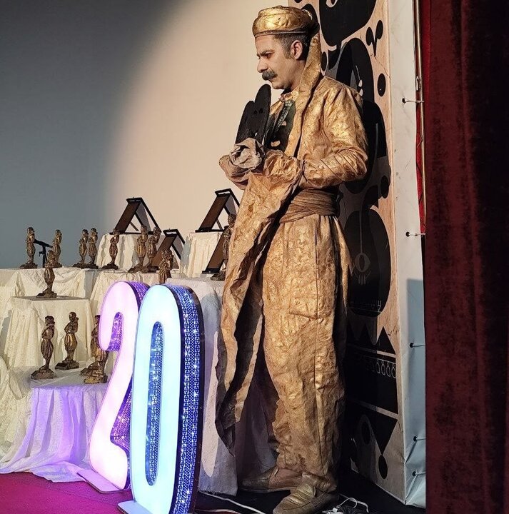 بیست سال روایت، همدلی و گفتگو؛ تئاتر کُردی سقز صحنه هم‌زبانی ملت‌ها