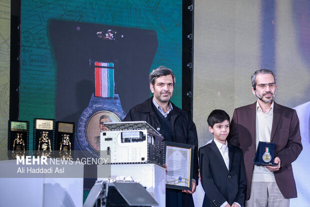 شانزدهمین جشنواره عمار در ایستگاه پایانی؛ بهروز افخمی تجلیل شد