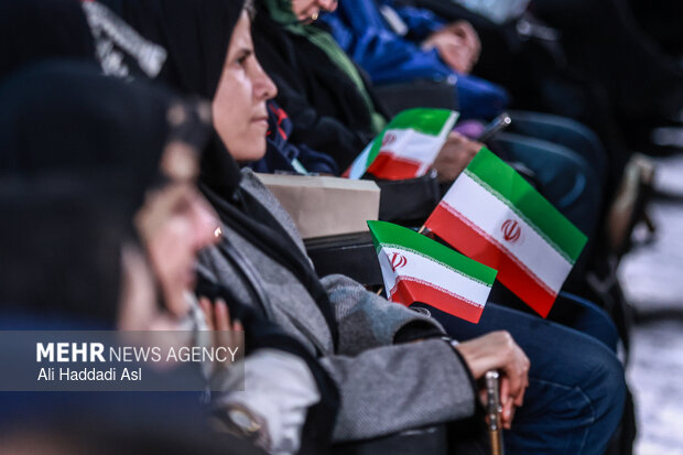 شانزدهمین جشنواره عمار در ایستگاه پایانی؛ بهروز افخمی تجلیل شد