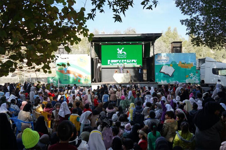 سفر تماشاخانه سیار کانون پرورش فکری کودکان در دل آبهای خلیج فارس سفر تماشاخانه سیار کانون پرورش فکری کودکان در دل آبهای خلیج فارس