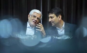 عارف: آقایی که در جلسات با اینترنت مخالفت می‌کند، خودش اینترنت سفید دارد
